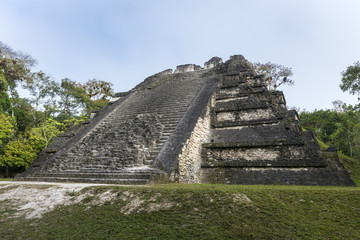 Fototapeta na wymiar Ruiny Majów w Tikal w Gwatemali