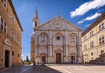 Fototapeta na wymiar Pienza placu katedralnym Toskanii we Włoszech.