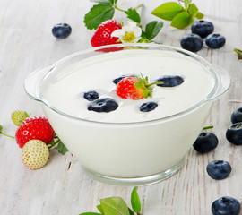 Yogurt with berries