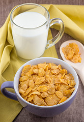 Cornflakes and milk..