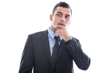 Nachdenklicher Mann in Anzug und Krawatte isoliert