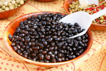 schwarze Oliven