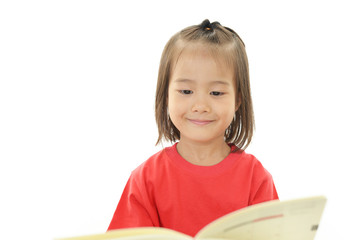 勉強をする女の子