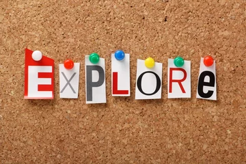 Foto op Plexiglas The word Explore on a cork notice board © thinglass