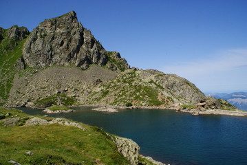 Fototapeta na wymiar Lac du Crozet dans le massif de Belledonne.