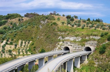Autobahnbruecke und Tunnel 01