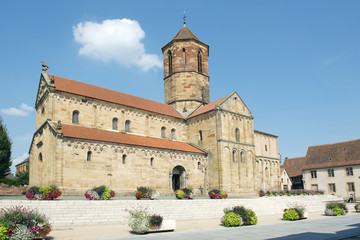 Fototapeta na wymiar Eglise romaine de rosheim en Alsace