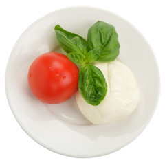 Tomate mit Mozzarella und Basilikum