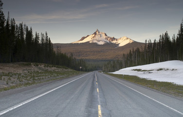 Highway Mount Thielsen Big Cowhorn Extinct Volcano Oregon