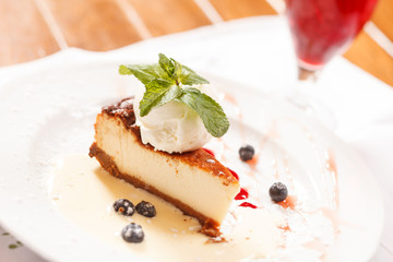 cheesecake with ice cream