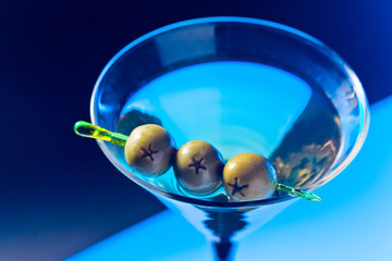 martini with green olives