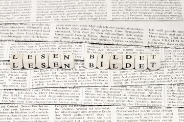 Obraz premium Czytanie uczy