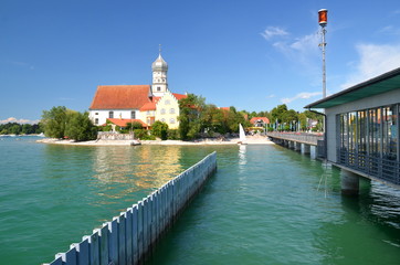 Malowniczy widok na Wasserburg nad jeziorem Bodeńskim, Niemcy - obrazy, fototapety, plakaty