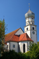 Fototapeta na wymiar Malowniczy kościół w Wasserburgu nad jeziorem Bodeńskim, Niemcy