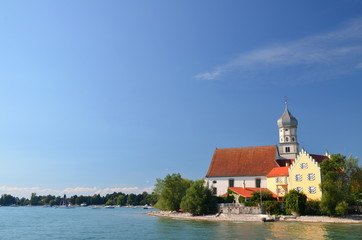 Fototapeta na wymiar Malowniczy widok na Wasserburg nad jeziorem Bodeńskim, Niemcy