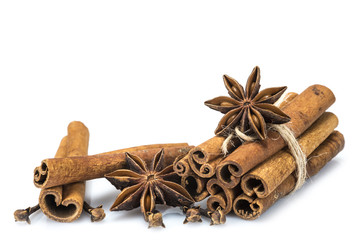 Canela con anís estrellado y clavo de olor