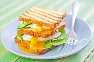 egg with bread