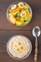 Oat porridge and fruits