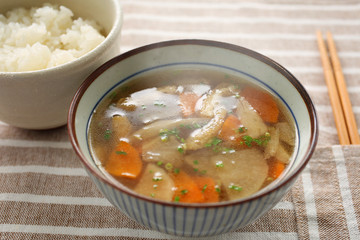 日本の食卓イメージ　けんちん汁とご飯