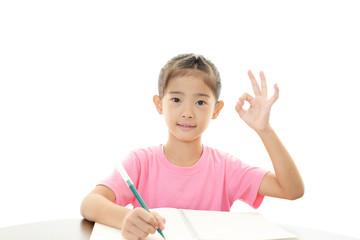 勉強に励む女の子