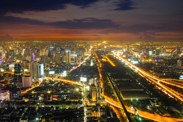 Fototapeta na wymiar Panoramę miasta w nocy, Bangkok, Tajlandia