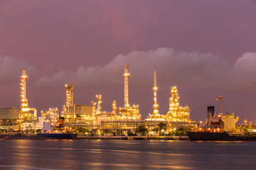 Obraz na płótnie Canvas oil factory refinery