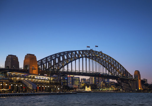 sydney harbour bridge in australia at night