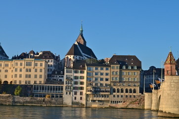 Fototapeta na wymiar Domy rzeczny na Renie, Bazylea, Szwajcaria