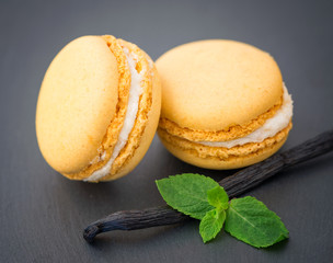 Macaroons with vanilla beans