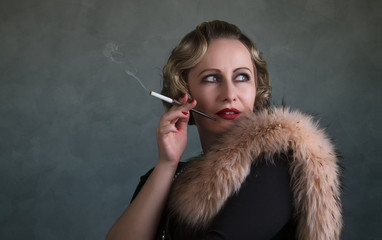 Obraz premium Frau im Retro Look der 20er Jahre