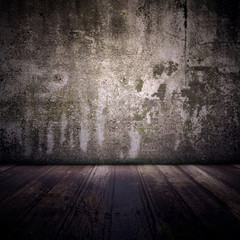 Alte Betonwand mit dunklem Holzfußboden - 55977331