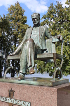 Памятник  П. И.  Чайковскому  (г. Воткинск)