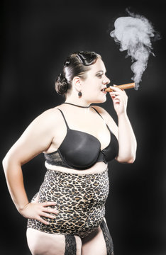 XXL Model Smoking Cigar