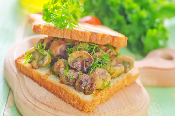 bread with fried mushrooms