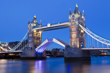 Fototapeta na wymiar Tower Bridge at Dusk in London