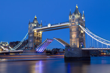 Obraz premium Tower Bridge at Dusk in London