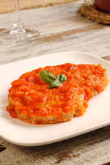 Bonito con salsa de tomate