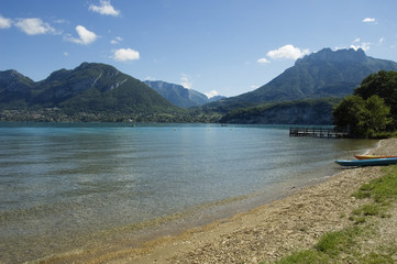Fototapeta na wymiar Plaża jeziora Annecy