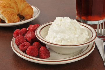 Cottage cheese with raspberries and croissants