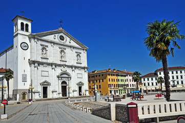 Fototapeta na wymiar Palmanova w Friuli, Piazza Grande i Katedra - Udine