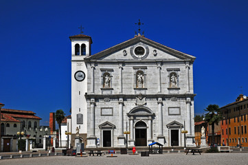 Fototapeta na wymiar Palmanova w Friuli, Piazza Grande i Katedra - Udine
