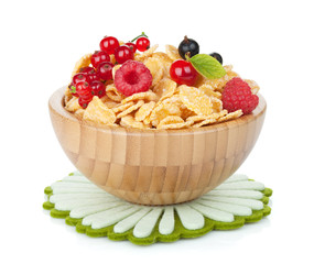 Fresh corn flakes with berries