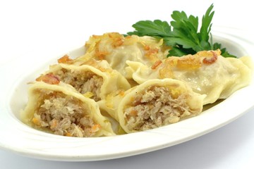 dumplings with meat, cabbage and onion