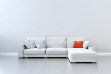 Weiße Couch mit rotem Kissen