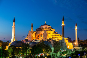 Fototapeta na wymiar Hagia Sophia w Stambule w Turcji w nocy