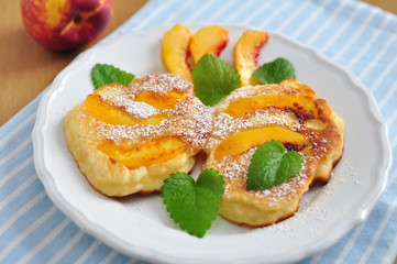 Pancakes mit Pfirsichen