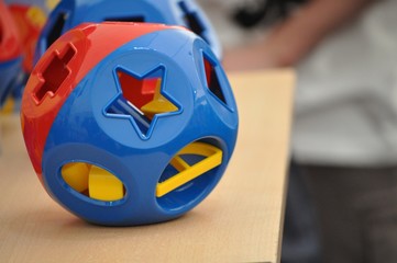 red and blue mind toy