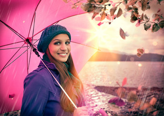 Mädchen mit Schirm im Regen / pink umbrella 02