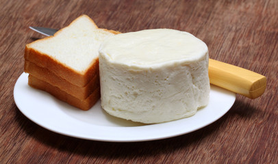 Fresh cheese with bread and kitchen knife