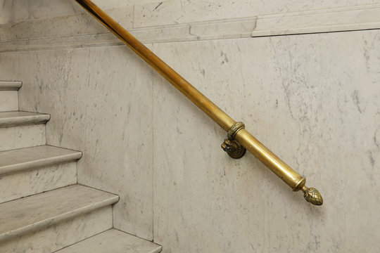 escalier, main courante murale en cuivre